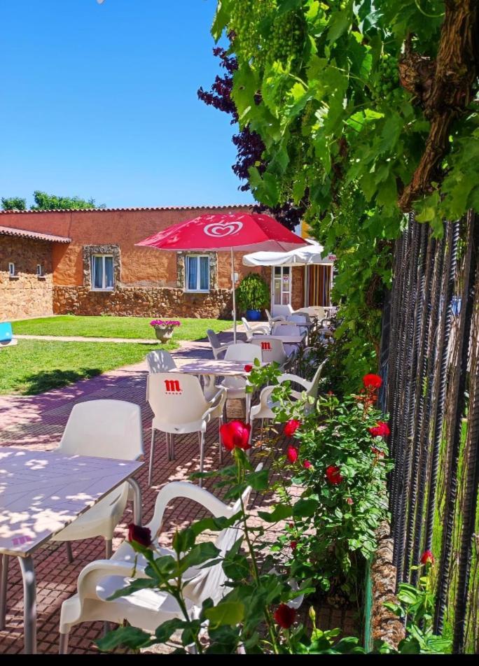 Albergue Santa Ana ซาน มาร์ติน เดล กามิโน ภายนอก รูปภาพ