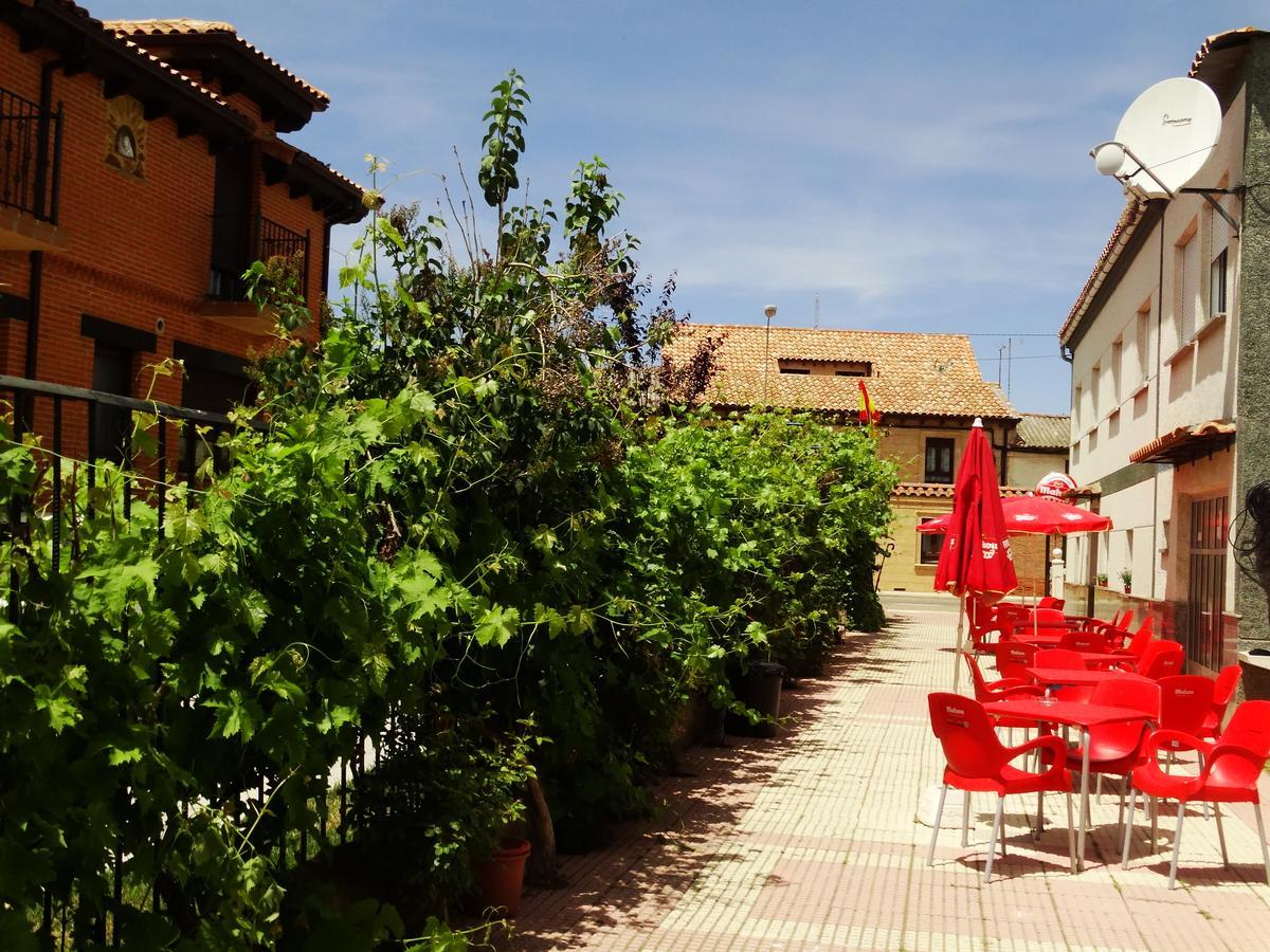Albergue Santa Ana ซาน มาร์ติน เดล กามิโน ภายนอก รูปภาพ